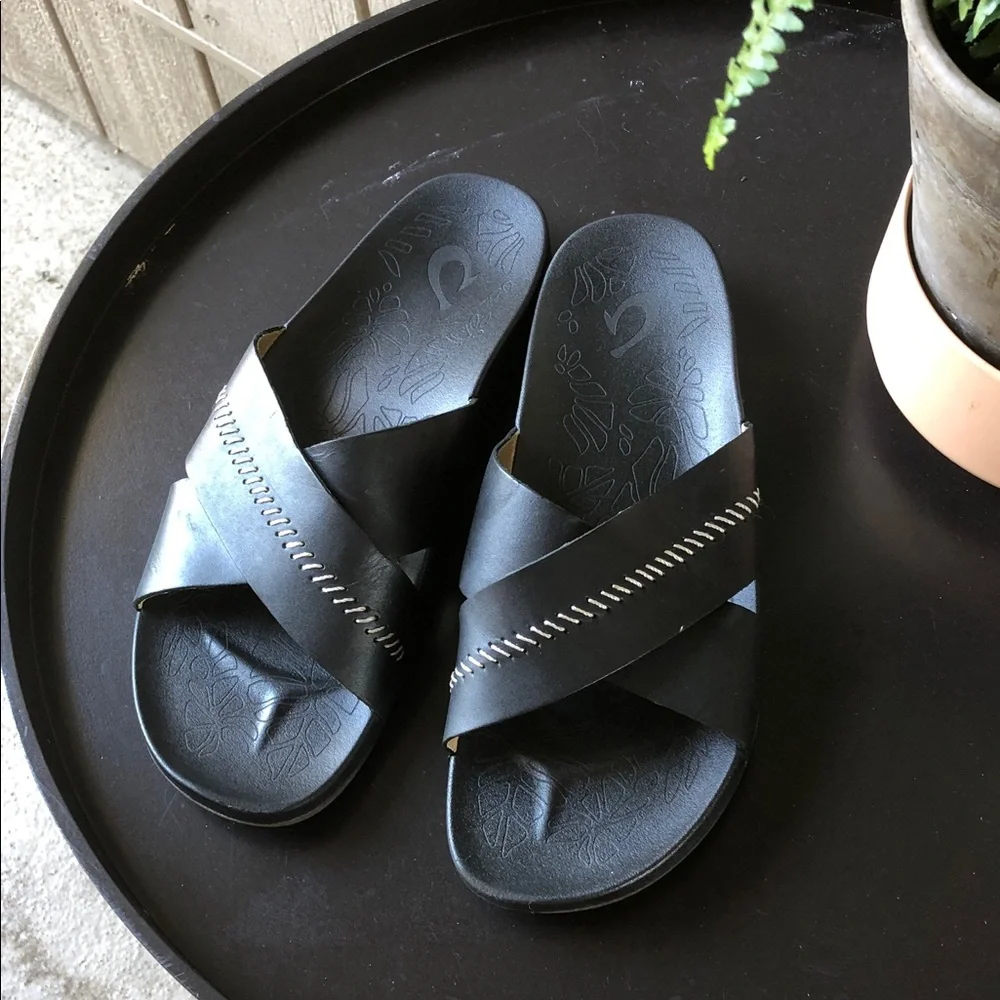 OluKai Women's Black Crisscross Slide Sandals